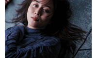 比嘉愛未、初エッセイ集「またね。」から“ドラマ性あふれる”収録カット2点公開 画像