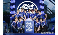 JO1＆INIスペシャルユニット「JI BLUE」渋谷・宮下パーク登場 “応援提灯”点灯で「SAMURAI BLUE祭」を青一色に 画像