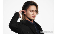 Aぇ! group小島健、気合いの“刈り上げ”アピール 映画公開初日迎え「待ち望んだ結果が表れている」【おそ松さん 人類クズ化計画!!!!!?】 画像