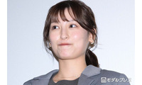 森高愛、ミニスカから美脚チラリ 韓国満喫ショットに絶賛の声「スタイル抜群で憧れる」「街角でもオーラ全開」 画像