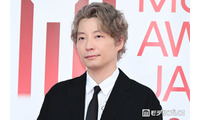 【MAJ2026】星野源、ピンクベージュヘアにイメチェン レッドカーペットで堂々のオーラ 画像