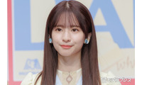 乃木坂46菅原咲月、美脚のぞくスリットワンピ姿のディズニー満喫ショット公開「美人オーラすごい」「すぐバレそう」と反響 画像