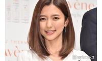 真野恵里菜、インナーカラーで印象ガラリ新ヘアに絶賛の声「大人っぽくて素敵」「上品ですね」 画像
