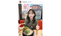 第1子出産のサッカー日本代表・上田綺世選手の美人妻「ごきげんさん」0歳長女の姿公開「笑顔がパパに似てる」「すくすく育ってて感動」 画像