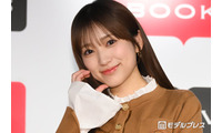 矢吹奈子、誕生日に海辺ショット公開 美脚際立つミニワンピ姿に絶賛の声「上目遣いにキュン」「透明感エグい」 画像