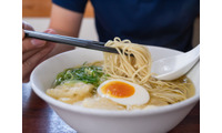 ラーメンに卵をプラス！宅配ピザに好きなトッピング…だけで、疲れた心が回復するって本当？みんながやってる、いつものご飯を「特別版」にする“プチ工夫” 画像