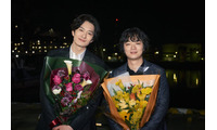 「田鎖ブラザーズ」岡田将生＆染谷将太、約4ヶ月の撮影完走 笑顔でクランクアップ「めっちゃつらかったけど、このドラマをやれてよかったです」 画像
