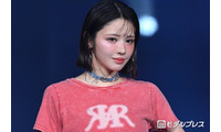 FRUITS ZIPPER鎮西寿々歌、ミニT×ミニスカにフリルレイヤード 甘辛ミックスコーデで魅せる【オキコレ2026】 画像