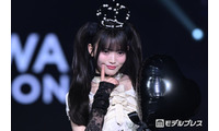 CUTIE STREET真鍋凪咲、王冠×変形ドレス着こなす「似合いすぎ」「かっこいい」と反響【オキコレ2026】 画像