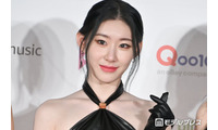 ITZYチェリョン、胸元開放のチューブトップ姿公開「色気と上品さのバランスが神」「赤が似合いすぎる」と絶賛の声 画像