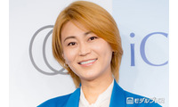 氷川きよし、若い頃の父を顔出し公開「お仕事の姿格好良い」「どことなく似てる」の声【父の日】 画像
