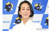 中村江里子アナ、夫と次女の手を繋ぎ姿公開「絵になる家族」「2人ともスタイル抜群」と反響 画像