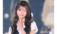AKB48千葉恵里、ノースリコーデでユニバ満喫「肩のラインが綺麗」「華奢で憧れる」の声 画像