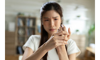 「私の更年期は人より軽い」と思っていたのに。59歳で介護と引っ越しが終わり落ち着いたとたん手足に激痛が！【100人の更年期・リバイバル】 画像
