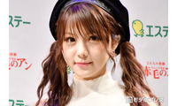 田中れいな、色白美脚際立つミニスカ＆オフショルコーデに反響「お人形みたい」「脚の長さ異次元」 画像