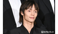 窪田正孝、サングラスの写り込みショットが話題「思わぬ夫婦ショット」「奥さんだよね？」の声 画像