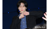 中島健人、共演女優2人をエスコート 手差し伸べ黄色い歓声上がる【ラブ≠コメディ】 画像