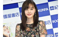 元モー娘。メンバー、美脚際立つ空港ショット公開「脚の長さがレベチ」「憧れのスタイル」と反響 画像