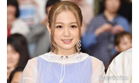 西野カナ、美ウエストにへそピ輝く 地元ライブショットに反響「ギャル感あって最高」「引き締まってる」 画像