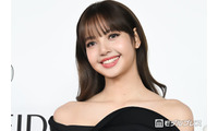 BLACKPINKリサ、ドット柄の透け感トップスでヘルシー肌見せ「圧巻の美ボディ」「色っぽくて可愛い」と絶賛の声 画像