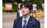 【リーガルビート –逆転の法廷– 第1話】吃音がある新人弁護士・泰地空（鈴鹿央士）“隠された真実”を紐解いていく 画像