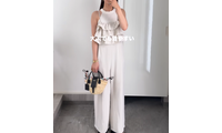 シンプルカラーをエッジィに着る。ひとクセある着こなしがオシャレな40代の夏スタイル 画像
