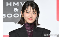 元乃木坂46若月佑美、水底でうずくまる水着姿公開「幻想的」「脚長い」と反響 画像