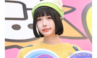 あの、スラリ美脚際立つミニ丈衣装ショット公開「二度見するスタイルの良さ」「完璧な着こなし」と反響 画像