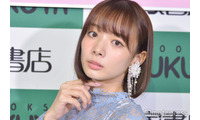 岡田紗佳、ノースリホワイトコーデで際立つ美スタイルショット公開「女神」「目の保養」の声 画像