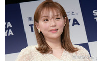 篠崎愛、胸元のぞくニットワンピ姿「上品で大人っぽい」「ボディライン憧れる」 画像