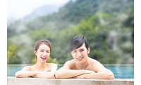 温泉旅行でビックリ！ 男性が「育ちが悪い」と感じる40代女性のお風呂マナー 画像