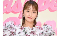 川栄李奈、子供達とのお出かけショット 黒ノースリセットアップ姿に「おてての写り込みが可愛らしい」「スタイル良すぎ」の声 画像