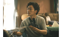 橋本環奈×チェ・ジョンヒョプ「バカンスの法則」に映画監督・松居大悟が出演　勝地涼“紺太”に密着する有名番組ディレクター役 画像