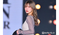 元NMB48村瀬紗英、大胆柄ストッキングで美脚際立つ 秋先取りコーデで魅了【関コレ2026A/W】 画像