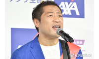 3児の父・はなわ「可愛すぎてたくさん買っちゃう」妻＆孫の姿公開「親子に見える」「一生懸命歩いてるのが可愛すぎる」 画像