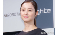 佐々木希、ミニスカ制服姿に絶賛の声「似合いすぎてる」「清楚な雰囲気が素敵」 画像