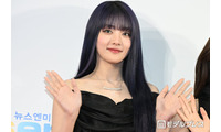 i-dleミンニ、美脚＆ウエスト際立つユニフォーム姿披露「脚のラインが完璧」「ウエスト細くて憧れる」の声 画像