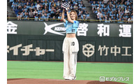 Hearts2Hearts、東京ドーム登場でパフォーマンス ジウは始球式で美しいフォーム披露・日本語で挨拶も 画像