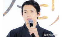 SixTONES松村北斗、喧嘩した“相手”明かす「僕の言い草を真似するようになってきて」【白鳥とコウモリ】 画像