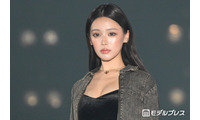 せいせい、美ウエスト際立つ胸元ざっくりコーデに反響「スタイルがレベチすぎる」「くびれが凄い」 画像