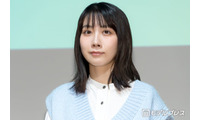 松本穂香、白のノースリから美肩際立つ「透明感がやばい」「美しすぎて憧れる」の声 画像