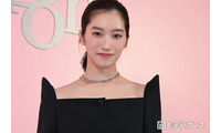 「虎に翼」片岡凜、ミニキャミワンピで美脚スラリ「お父さん譲りのスタイル」「頭身バランスが神」と反響 画像