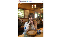 仮面高校生の妹で話題・すなずりかりん、グッズ装備のミニスカコーデでアイドルライブ鑑賞「スタイルがレベチ」「脚長い」と反響 画像