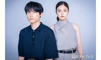 【SixTONES松村北斗＆今田美桜「白鳥とコウモリ」インタビュー】関係性は「友達の友達」初共演の2人がフラットに居られた理由 画像