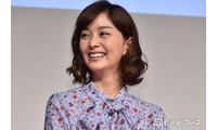 パドレス松井裕樹投手の妻・石橋杏奈「最近毎日お手伝いしてくれる」料理中の娘公開「コンロに届かなくて椅子使ってるの愛おしい」「親孝行すぎる」と反響 画像