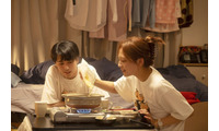 川口春奈“和”と高杉真宙“”将一”のかけがえのない愛の記憶と笑顔の日常捉える『ママがもうこの世界にいなくても　私の命の日記』 画像