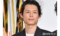 SixTONES松村北斗＆今田美桜、原作・東野圭吾さんの映画鑑賞後の言葉に感謝「最大の安心で賛辞」【白鳥とコウモリ】 画像
