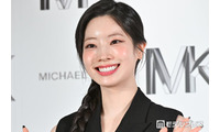 TWICEダヒョン、美背中開放の真紅ドレス姿披露「絵画のような美しさ」「破壊力すごい」の声 画像