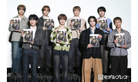 MAZZEL、写真集ロケ地・タイでのハプニングとは「大量に届いてしまって」【1st photobook with ZEAL】 画像
