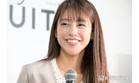 1児の母・岡副麻希、娘とレーサー夫の応援へ「パパ大好きが伝わってくる」「一生懸命手を振ってる姿が可愛すぎる」の声 画像